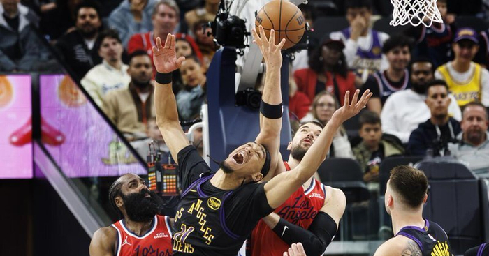 开云体育-转折点洛杉矶湖人防线松动,NBA总决赛国际比赛日攻防权衡,气氛紧张,年轻球员得到机会的简单介绍